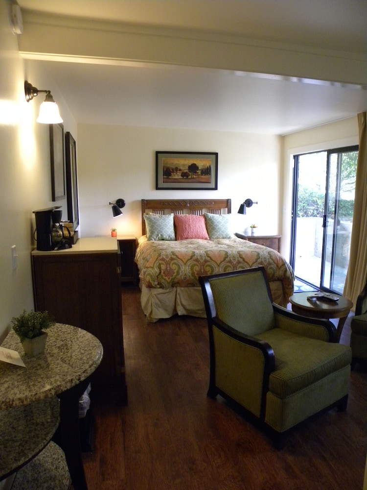 Inn at Buckhorn Cove 39/59
