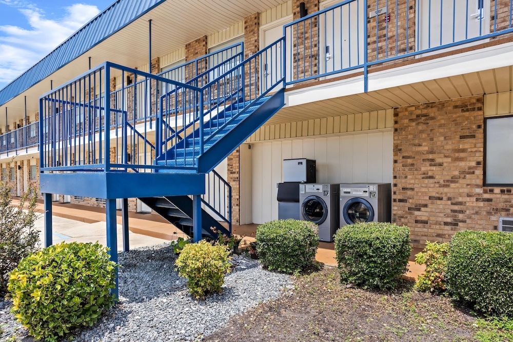 Rodeway Inn Baxley, GA 6/86