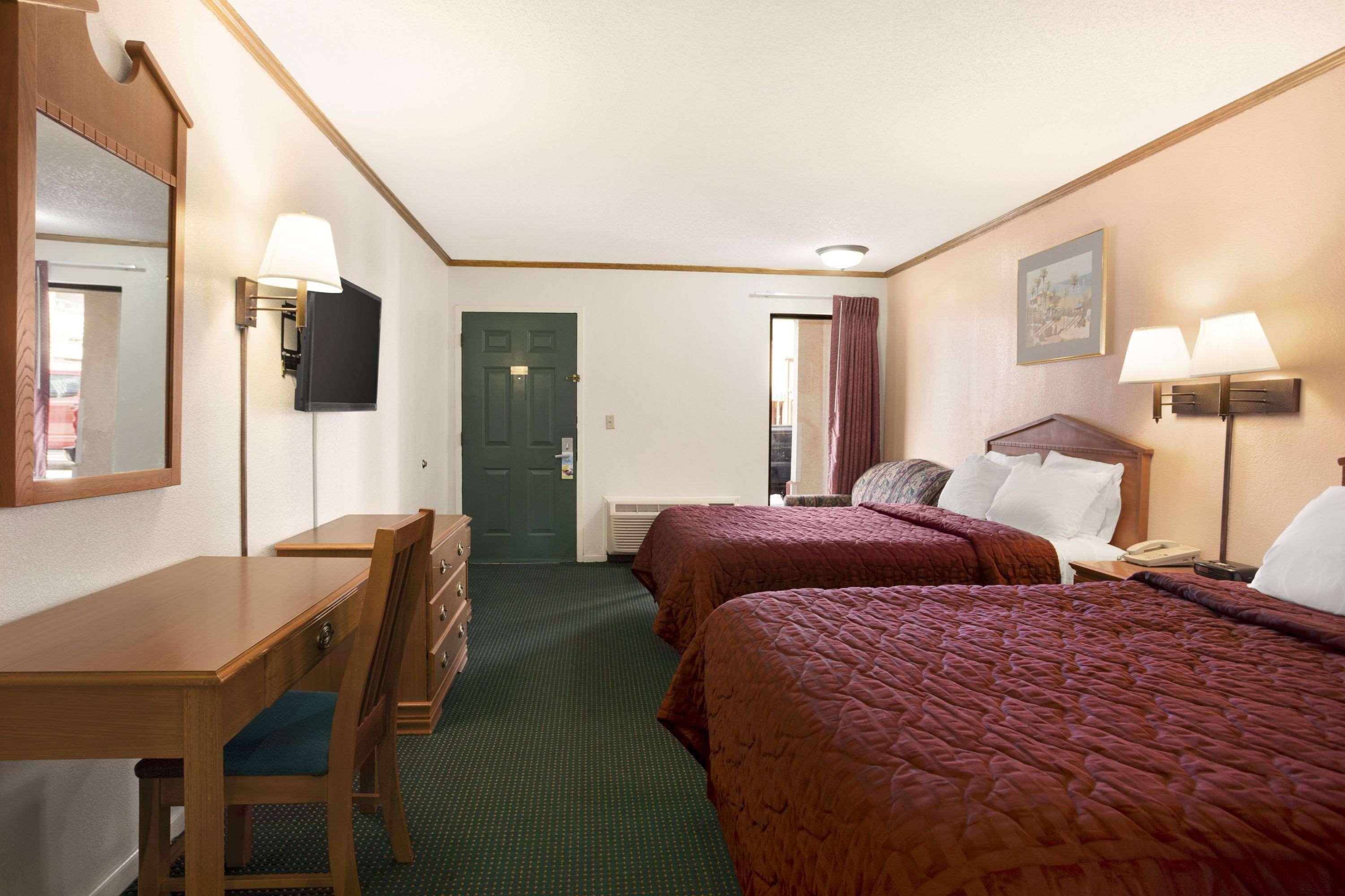 Economy Hotel Wichita- Florence St 18/48