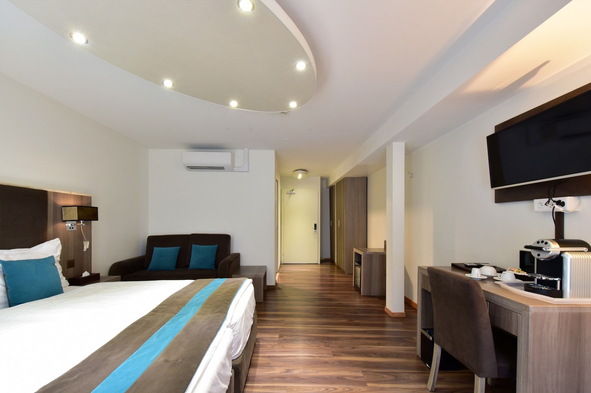 SUPERIOR, DOUBLE OR TWIN BED, ACCESSIBLE