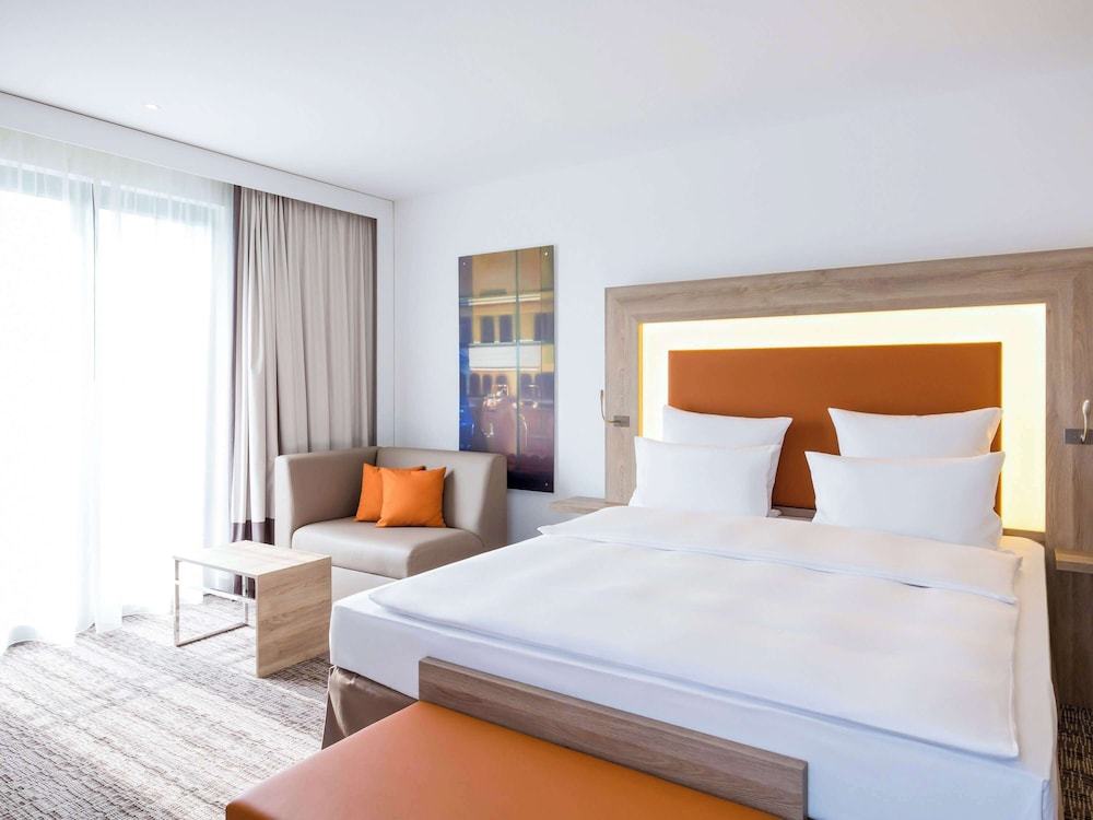 STANDARD, QUEEN BED