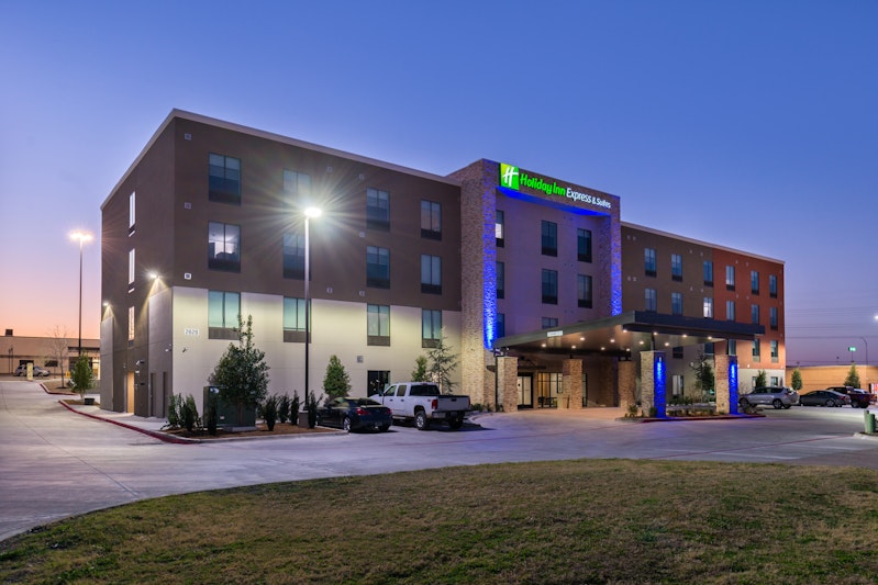 Holiday Inn Express & Suites Fort Worth West 3/45