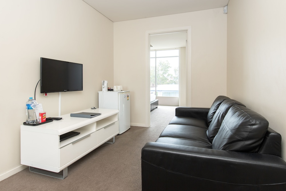 MAWSON LAKES HOTEL 37/64