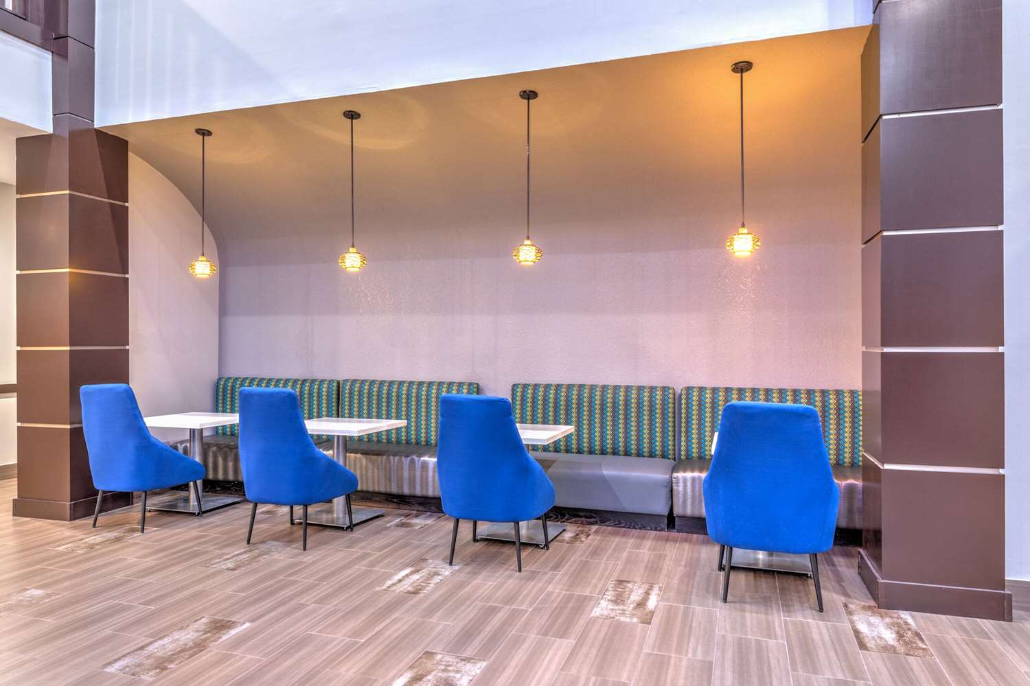 La Quinta Inn & Suites by Wyndham Tyler - University Area 13/20