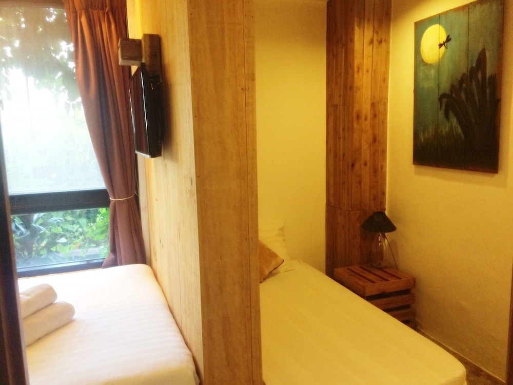 Cabins By Eco Hotel Tagaytay 46/67
