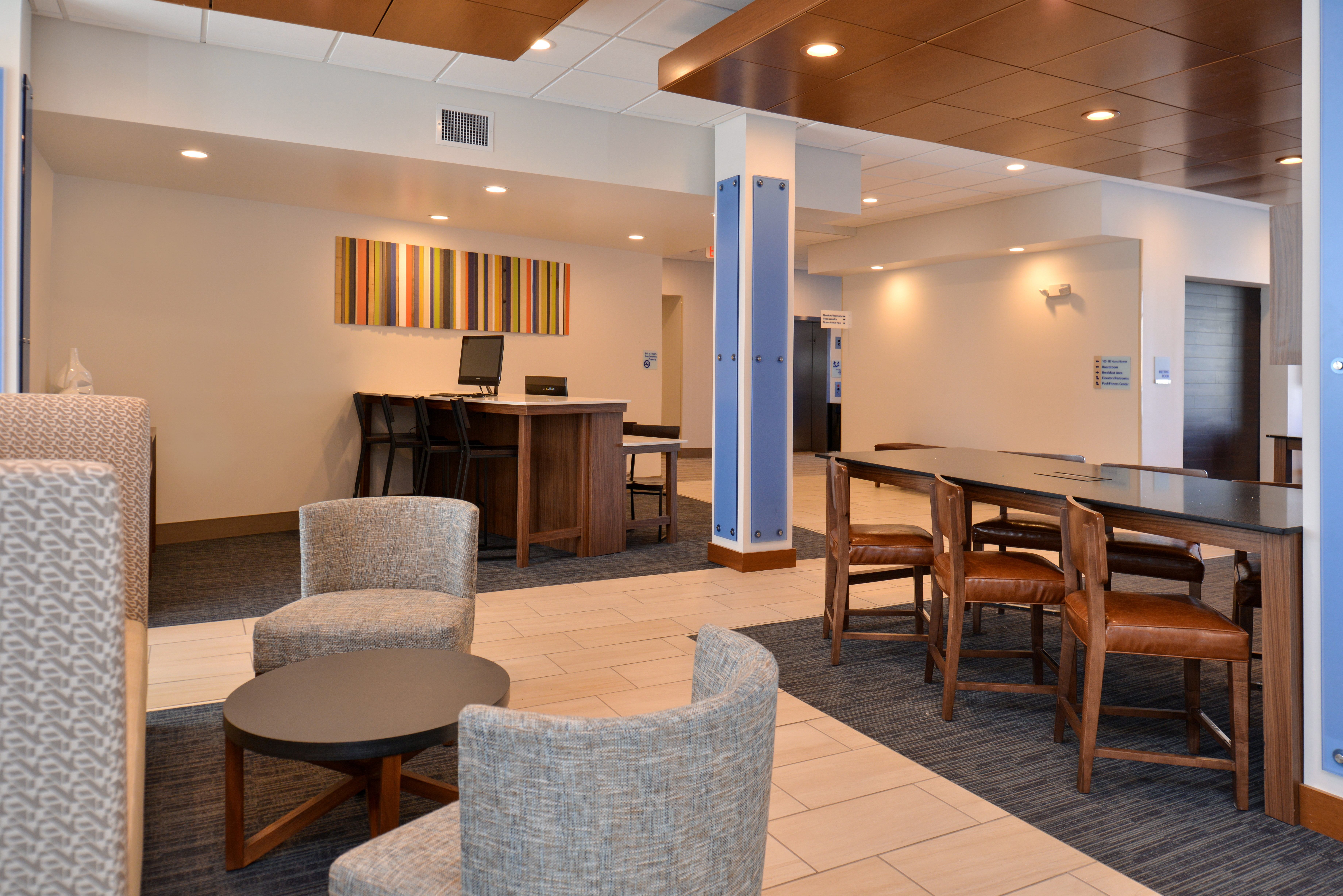 Holiday Inn Express Suites Farmington Hills Detroit 31/54