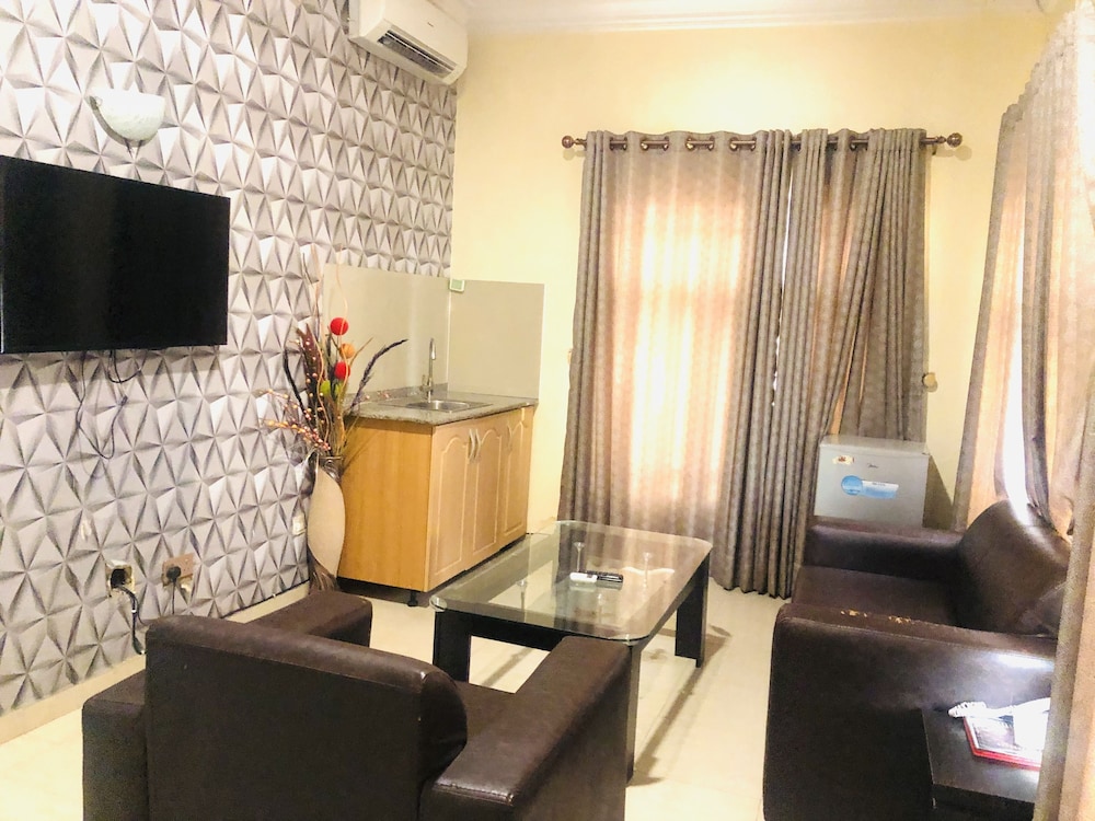 Mayors Diplomat Suites Opebi 28/48