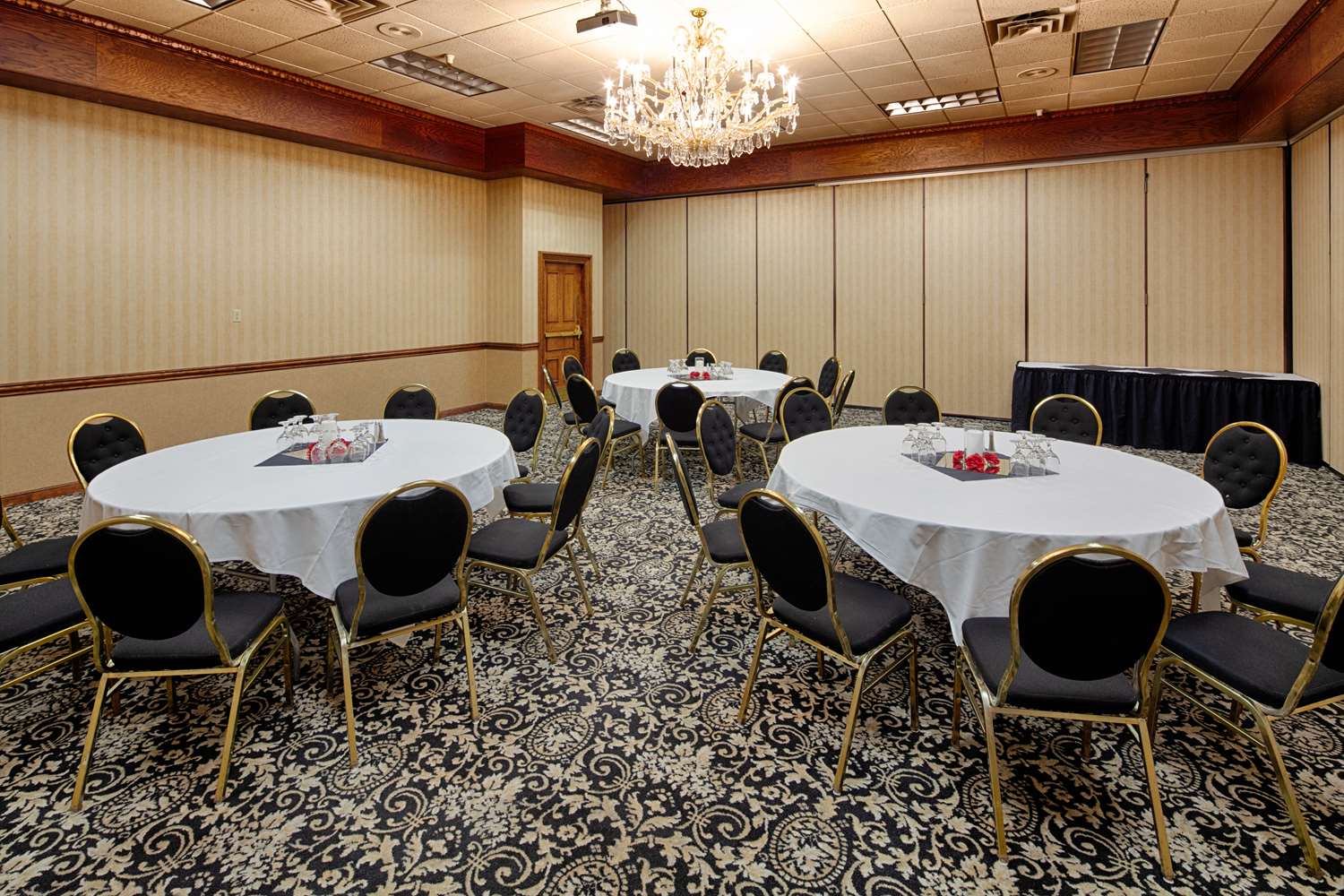 Red Lion Hotel Pocatello 48/52