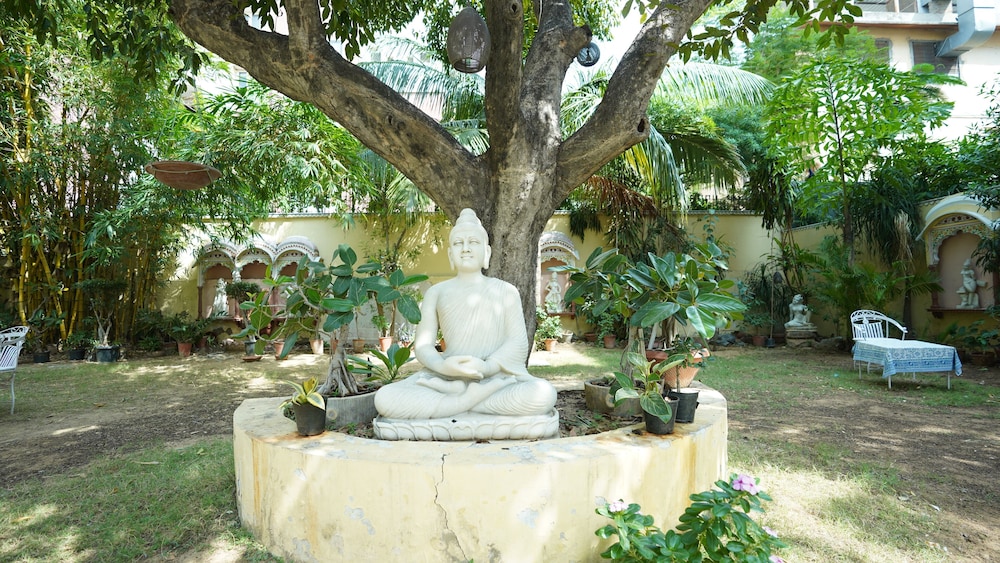 Anuraag Villa 62/65