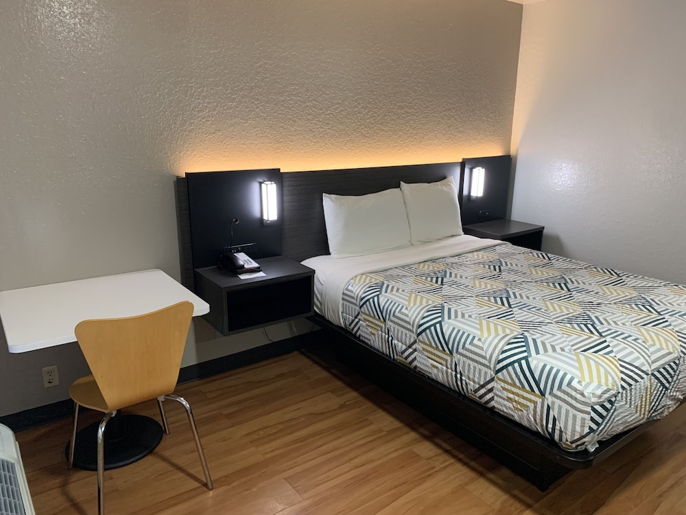 Motel6 Atlanta, TX 10/32