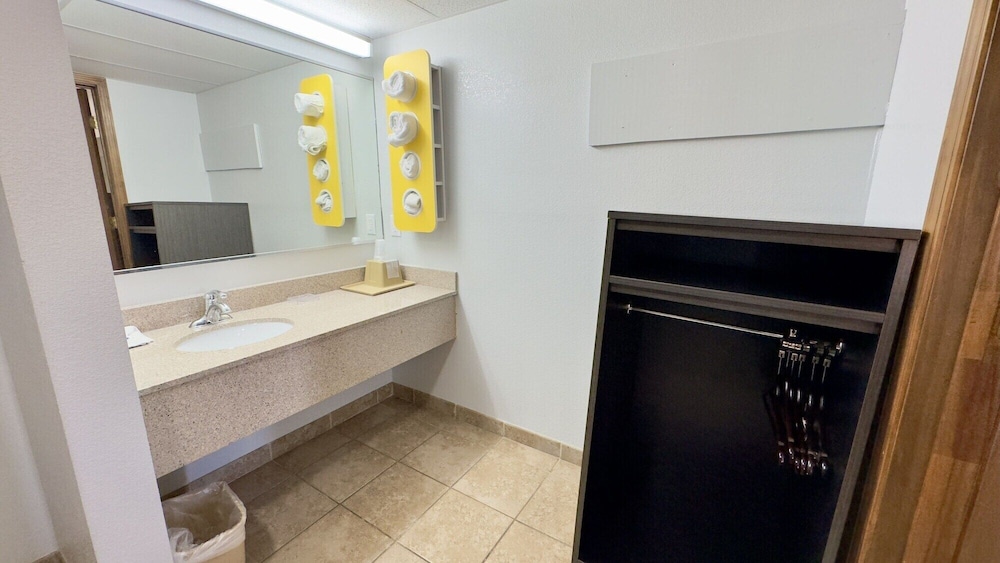 Motel6 Dyersburg, TN 50/50