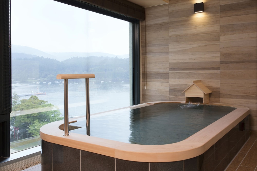 Hakone Hotel 42/72
