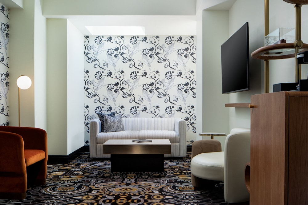 LaSalle Boutique Hotel 24/39