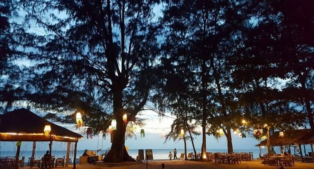 Eco Lanta Hideaway Beach Resort 37/44