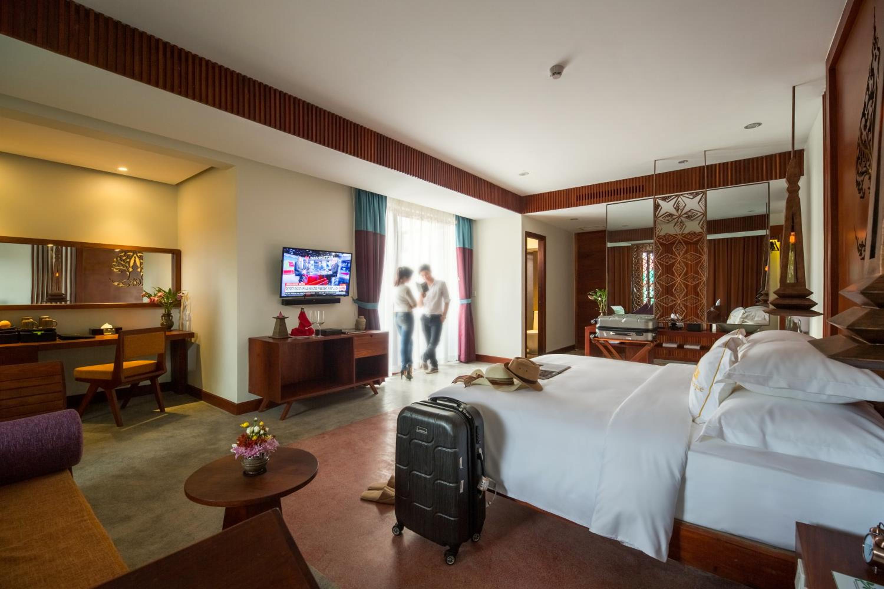 Courtyard, Suite, King Bed 10/10