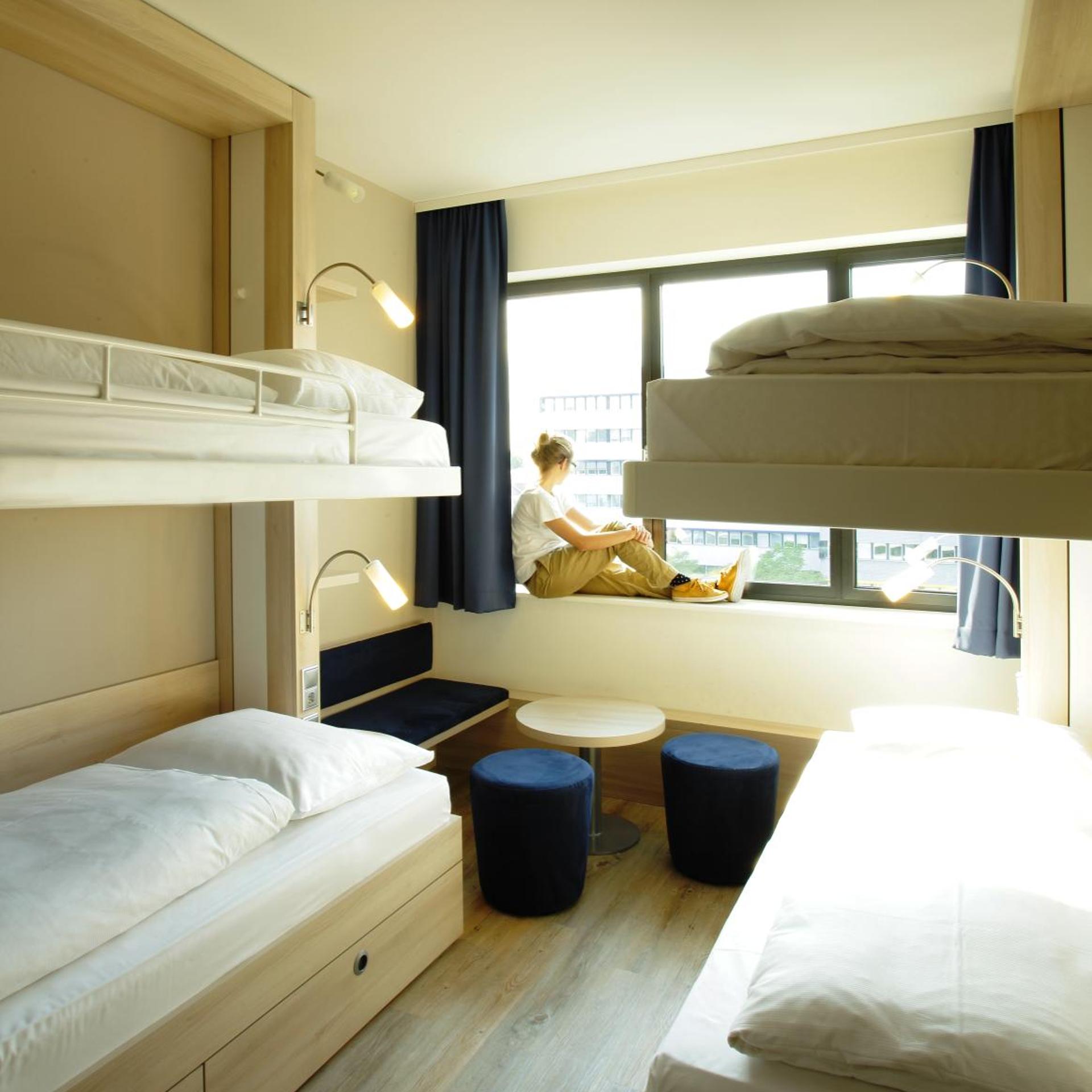 Room, Quadruple 2/10