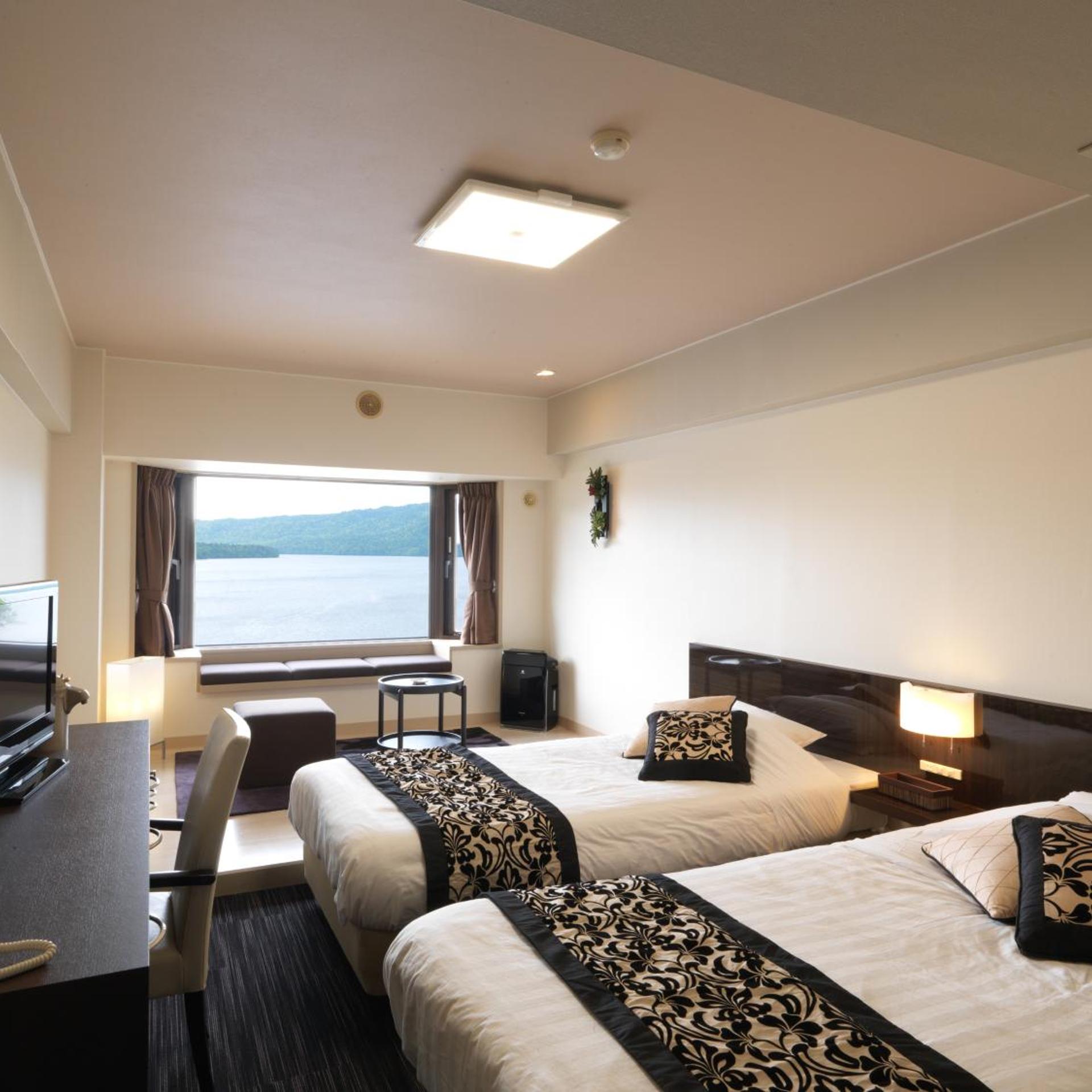 Room, Twin Beds, Lake View