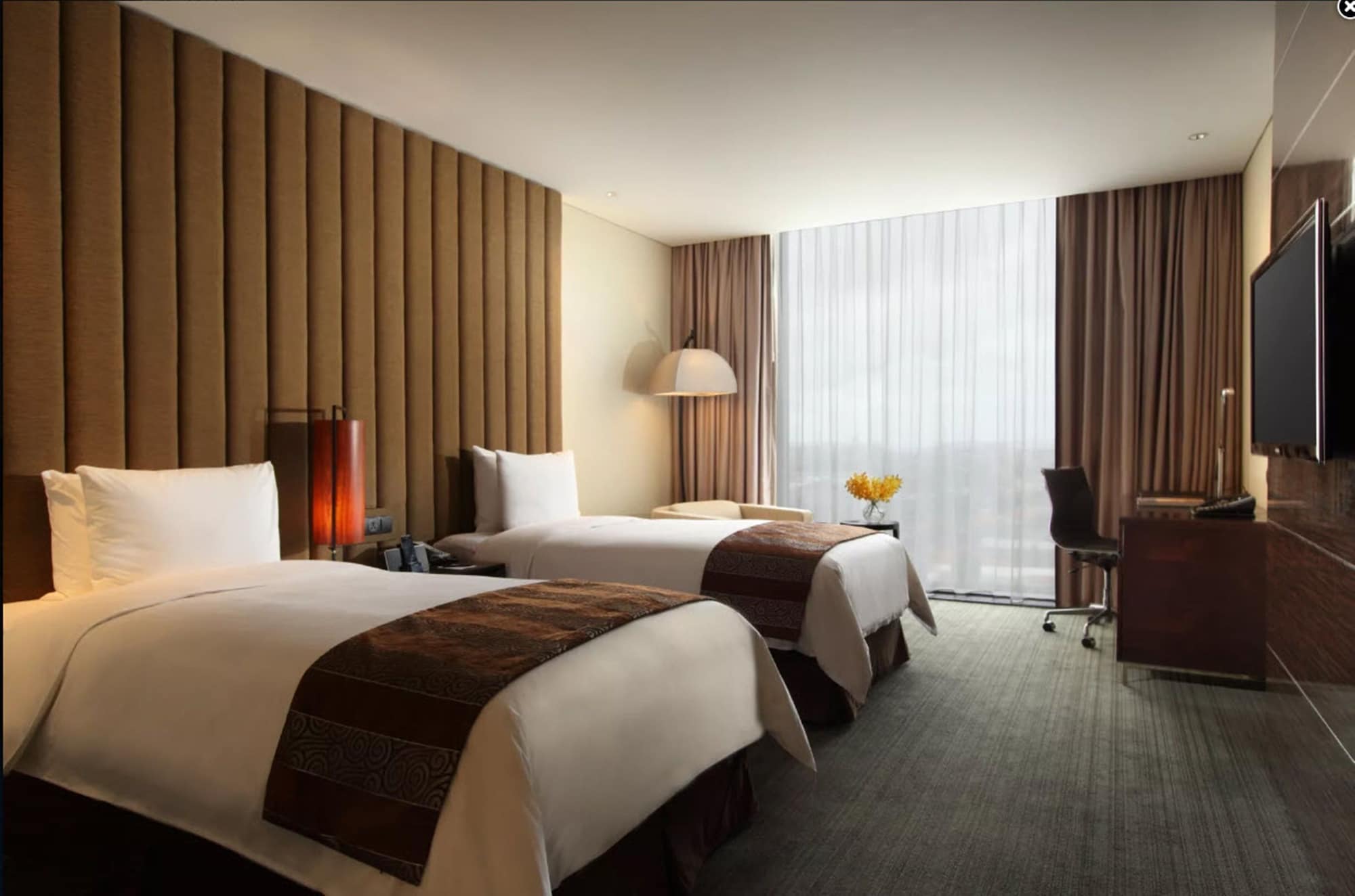 1 Kng Bed Deluxe Nonsmoking, Po Hotel Semarang 3/6