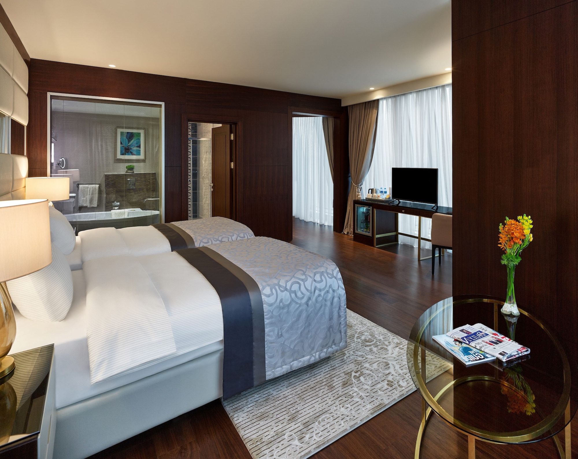 SUITE, KING BED