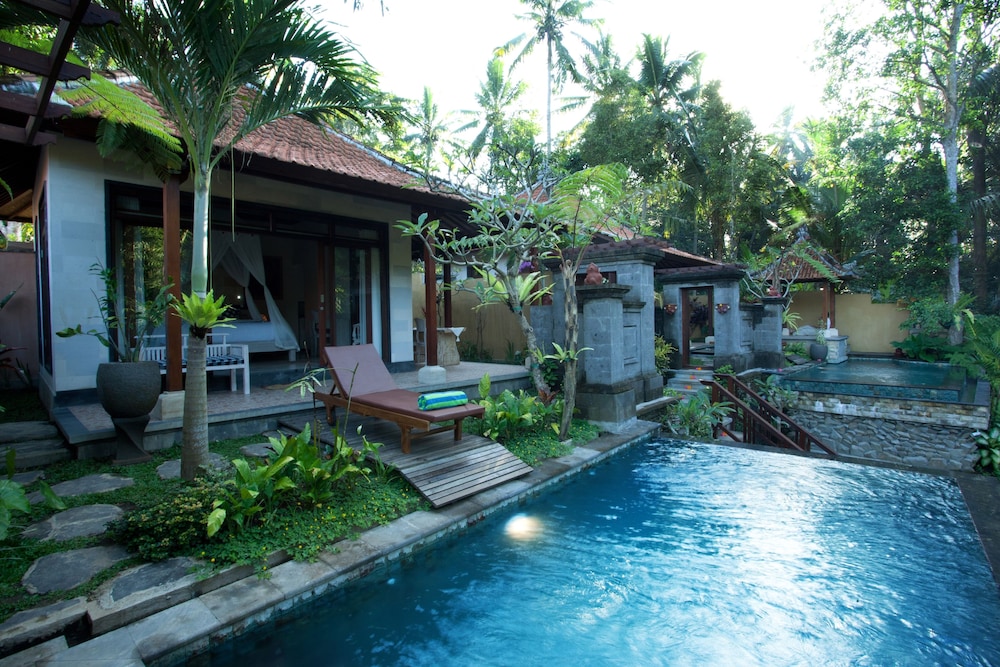 Segening Villa 6/58