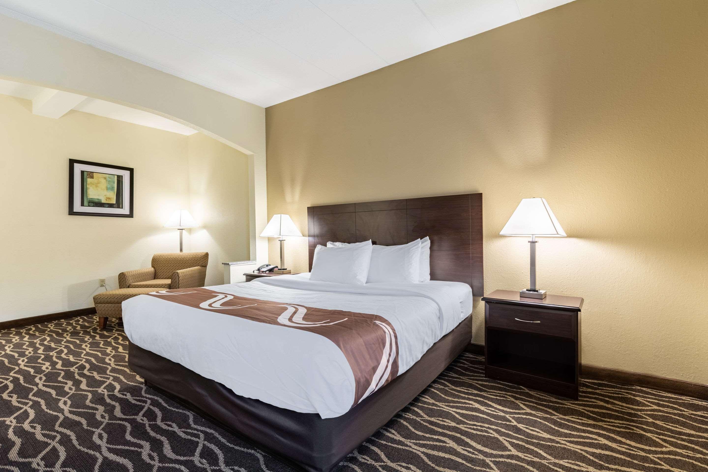 SUITE, KING BED