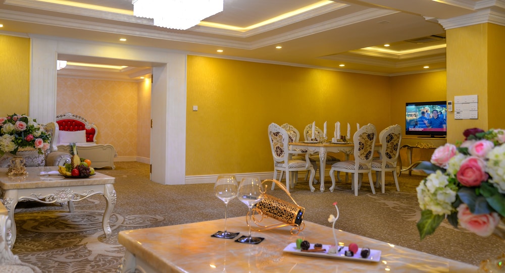 The Grand Kandyan Hotel 45/70