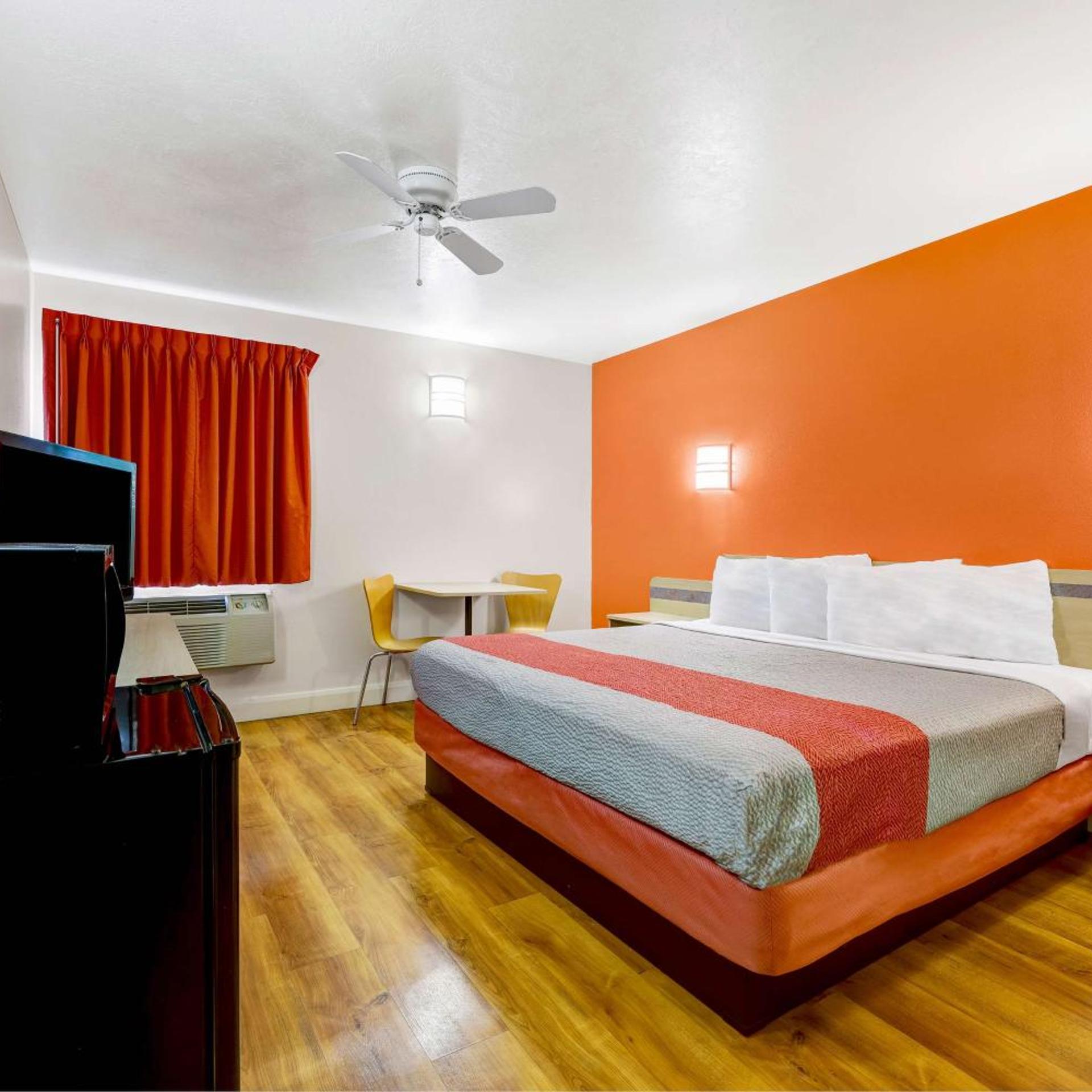 1 King Bed - Mobility Accessible RI Shower Nsmk