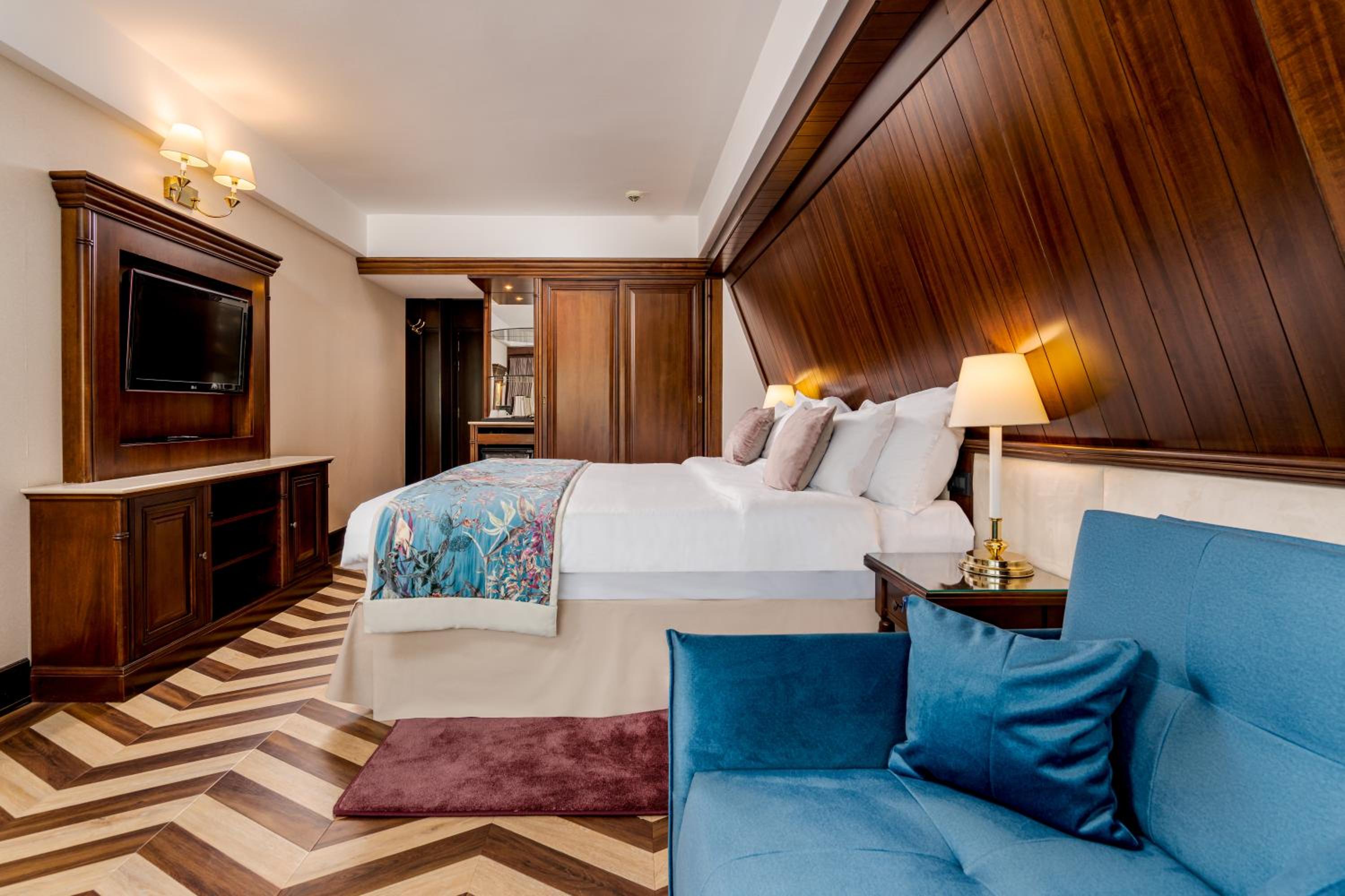 Deluxe, Double Bed, Balcony, North Wing