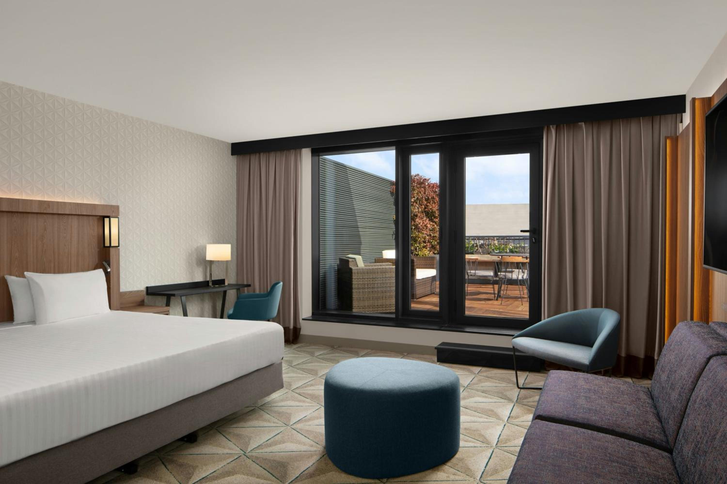 Parisian, Suite, King Bed, Sofa