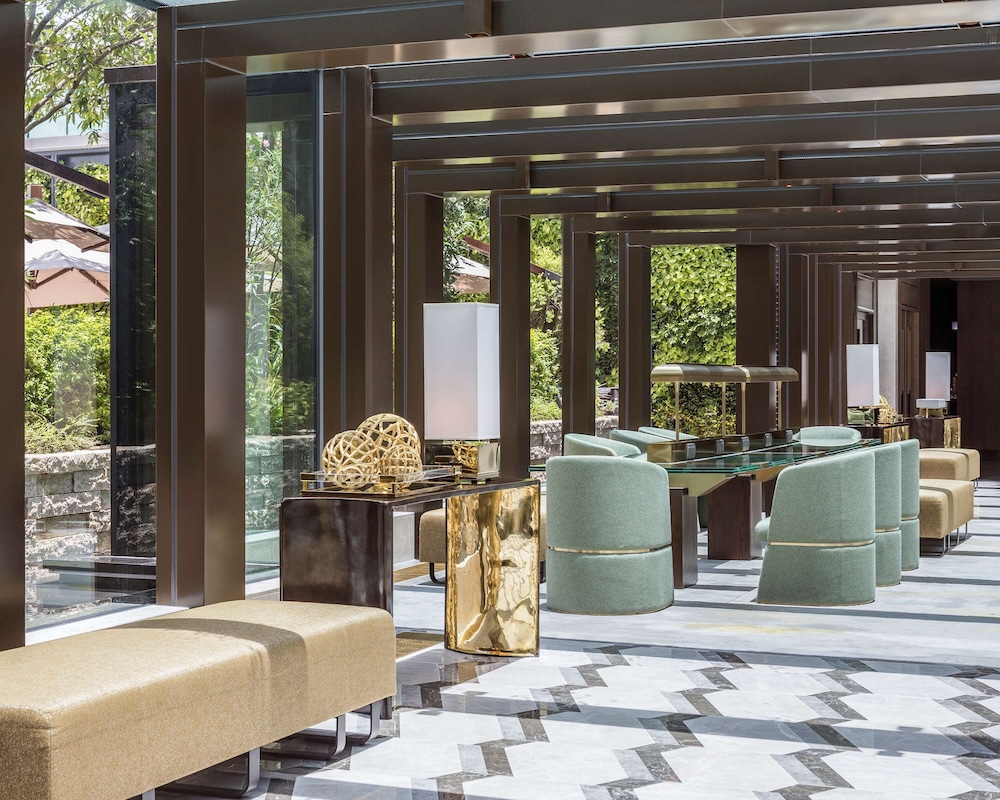 Hyatt Centric Victoria Harbour 55/70