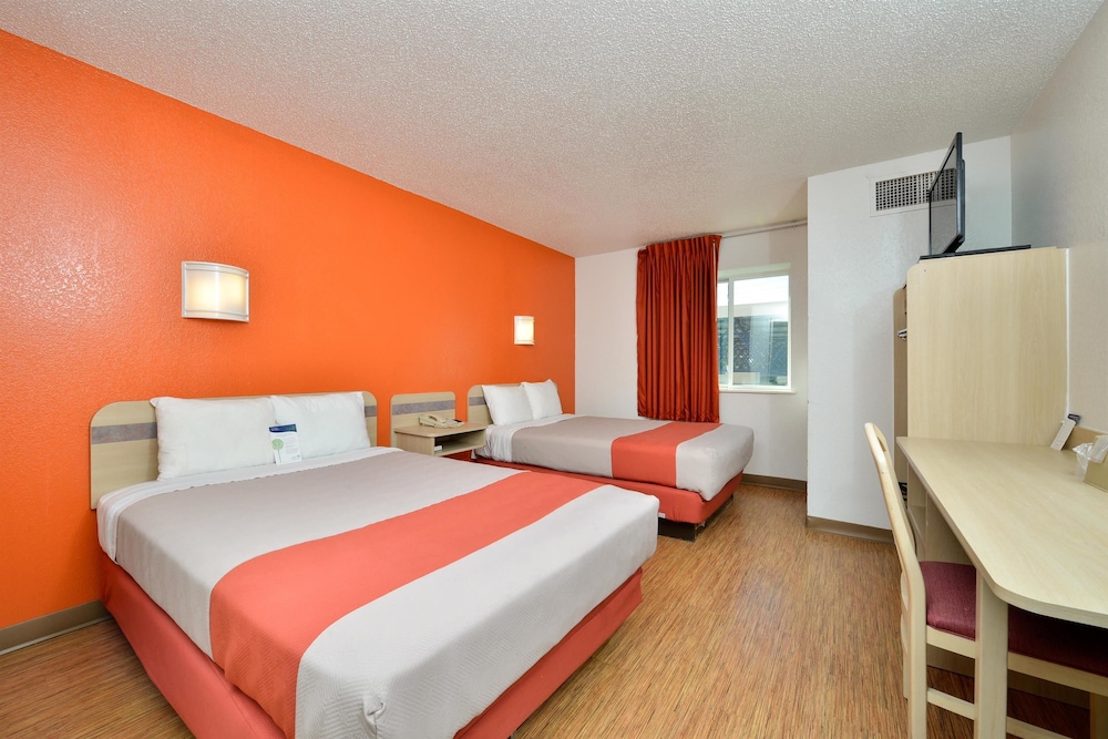 غرفة قياسية بسريرين مزدوجين، Motel6 McKinney, TX - North 2/4