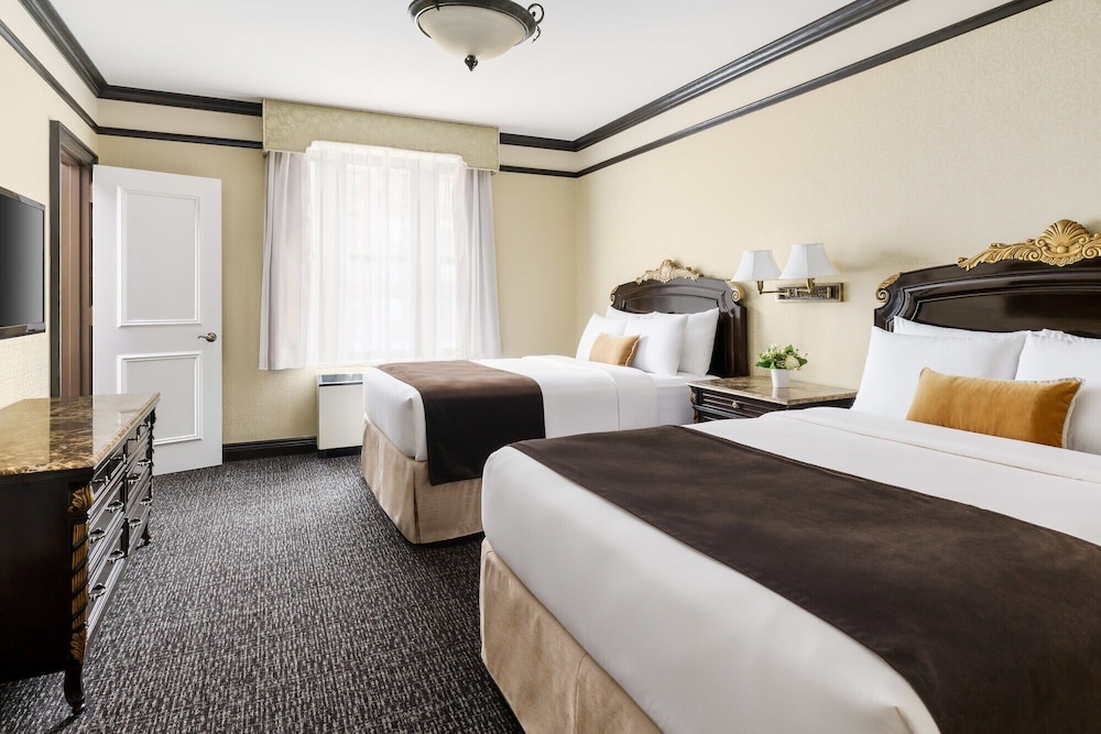 DELUXE, SUITE, 2 QUEEN BEDS