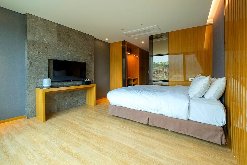 Traum Valley Hotel (ex. Jeongseon Grand Intoraon Hotel) 24/64