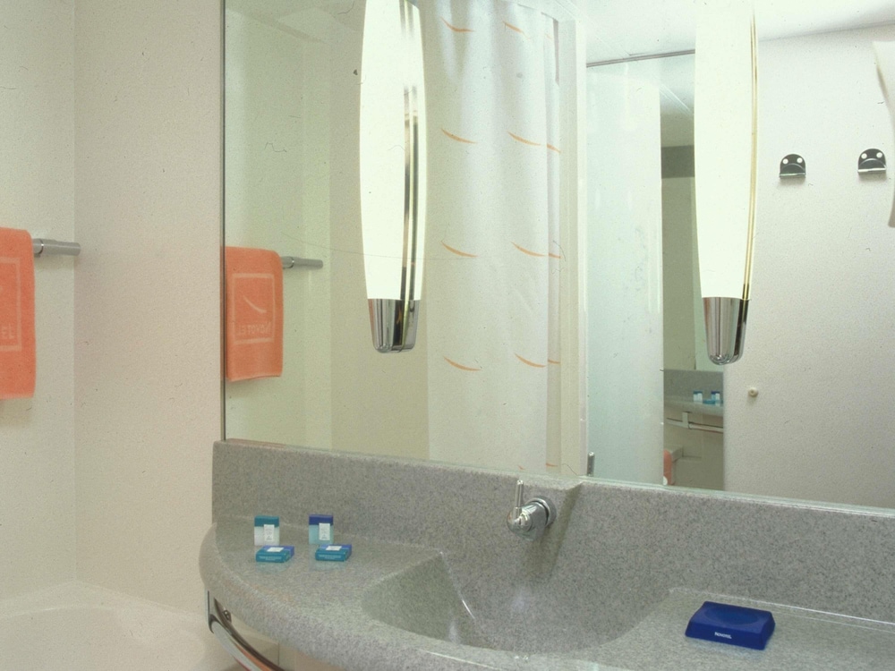 غرفة قياسية بسرير مزدوج مع أريكة، Novotel Paris Nord Expo Aulnay 8/10