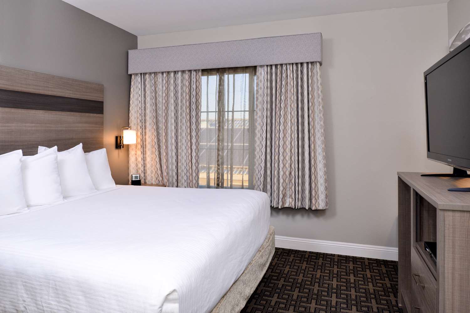Suite, King Bed, Sofa