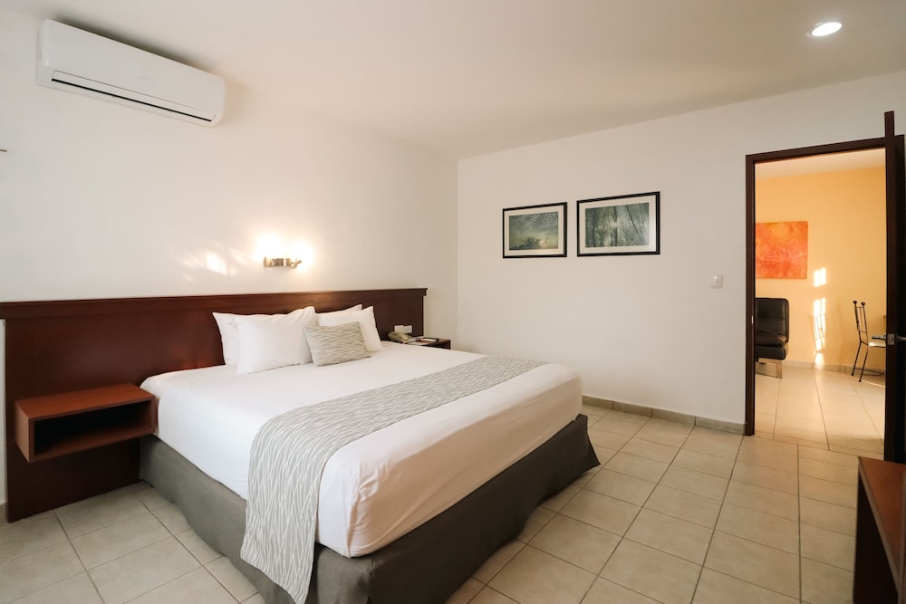 EXECUTIVE, STUDIO, SUITE, KING BED, GARDEN VIEW