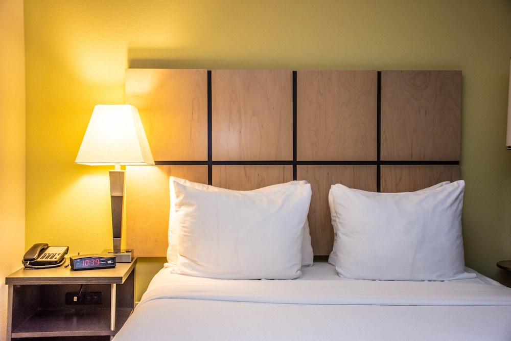CANDLEWOOD SUITES OVERLAND PARK 11/59