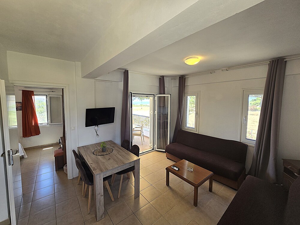 Romanos Beach Villas 16/49