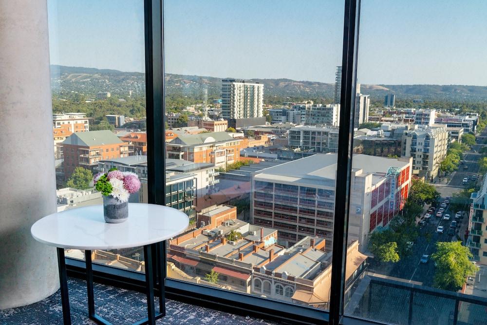 Crowne Plaza Adelaide 36/81
