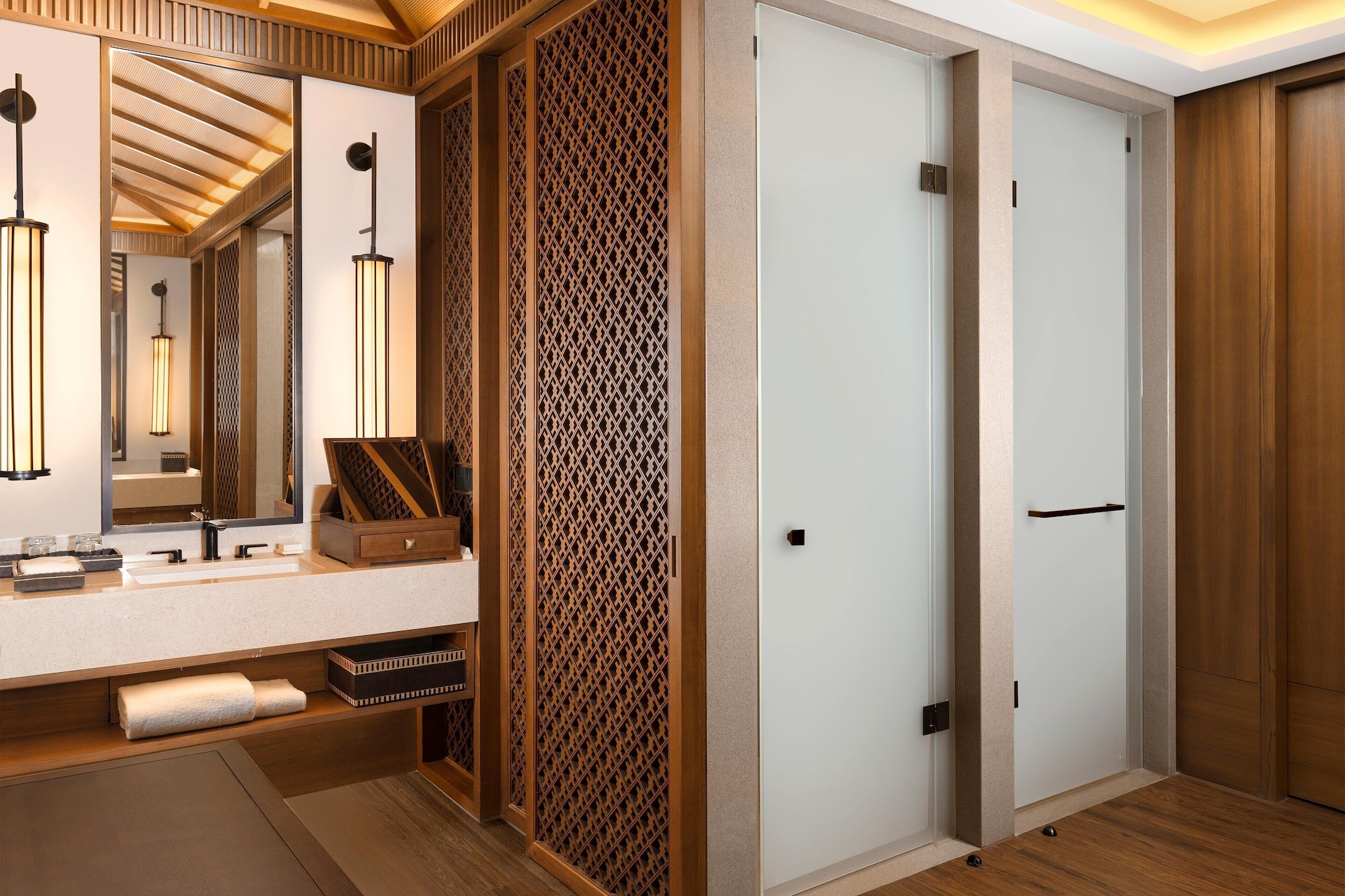 1 Bedroom, Duplex, Villa, King Bed, Garden View, Sofa, Balcony, with Pool، Le Meridien Shimei Bay Beach Resort & Spa 2/2