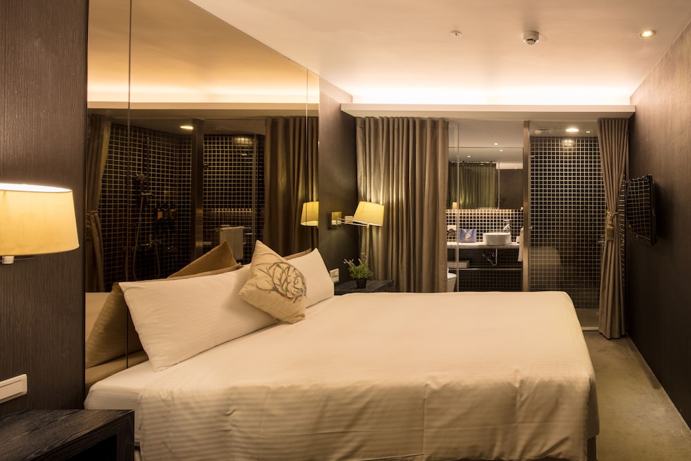 FINDERS HOTEL 30/50