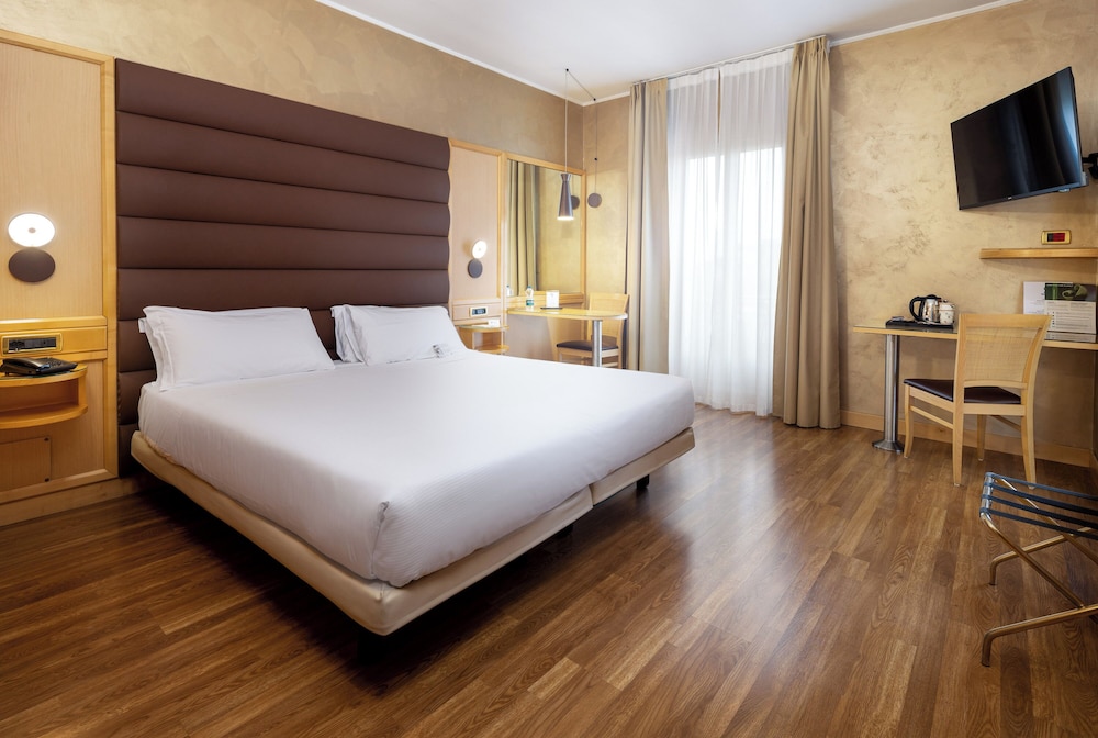 غرفة سوبيريور بسرير كوين، Best Western Hotel Luxor 4/10