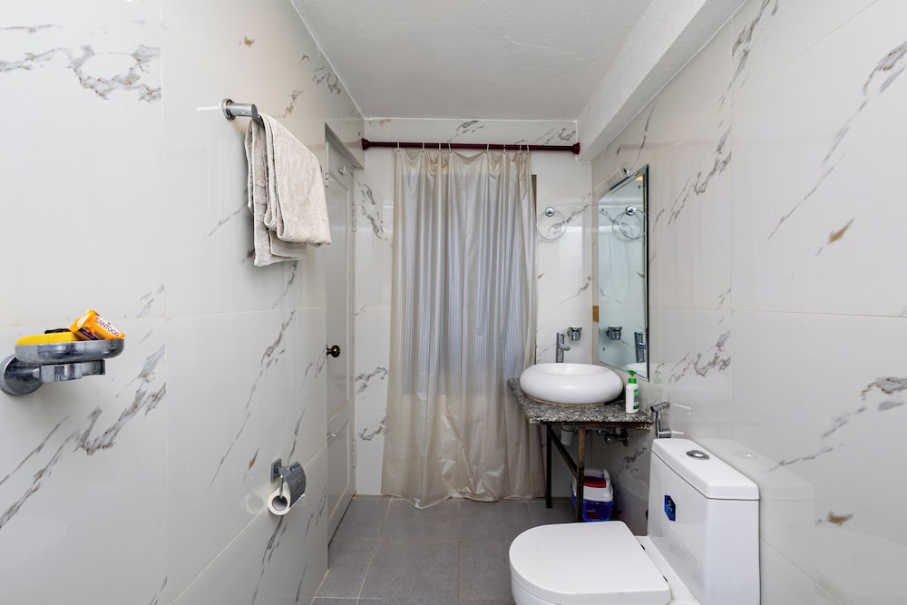 Hotel Himalayan Oasis 50/50
