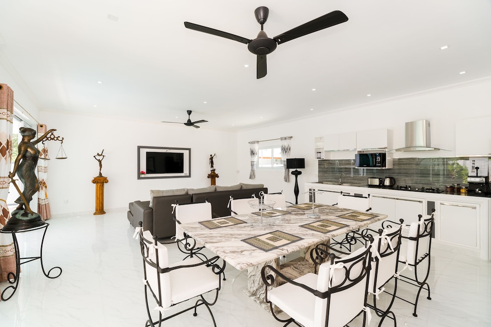 Wirason 2-Bedroom Pool Villa 17/22
