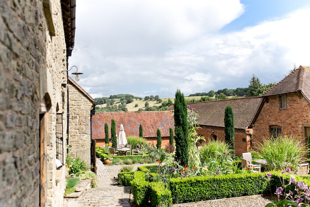 Old Downton Lodge 40/50