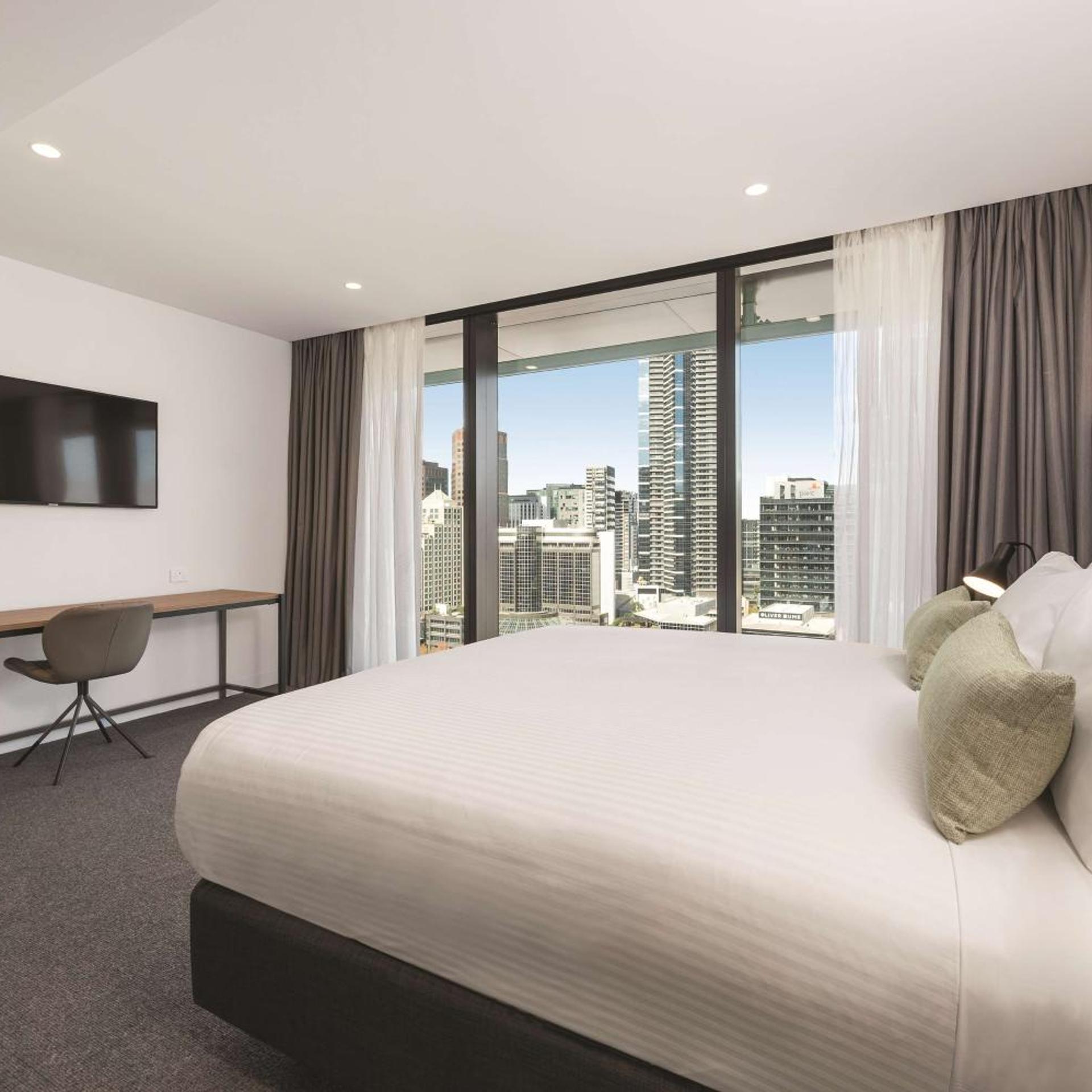 Room, Queen Bed, Yarra View، Vibe Hotel Melbourne 3/6