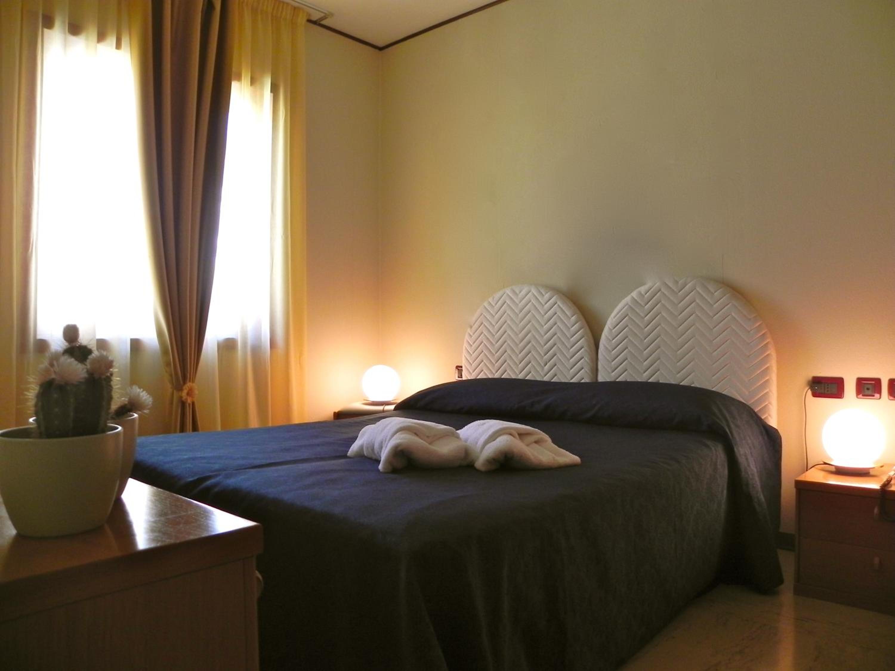 Room, Double or Twin Bed, Large, Torreata Hote And Residence 2/3