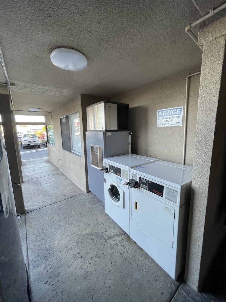 Hotel Milagro (ex Highway Inn Chula Vista) 15/25