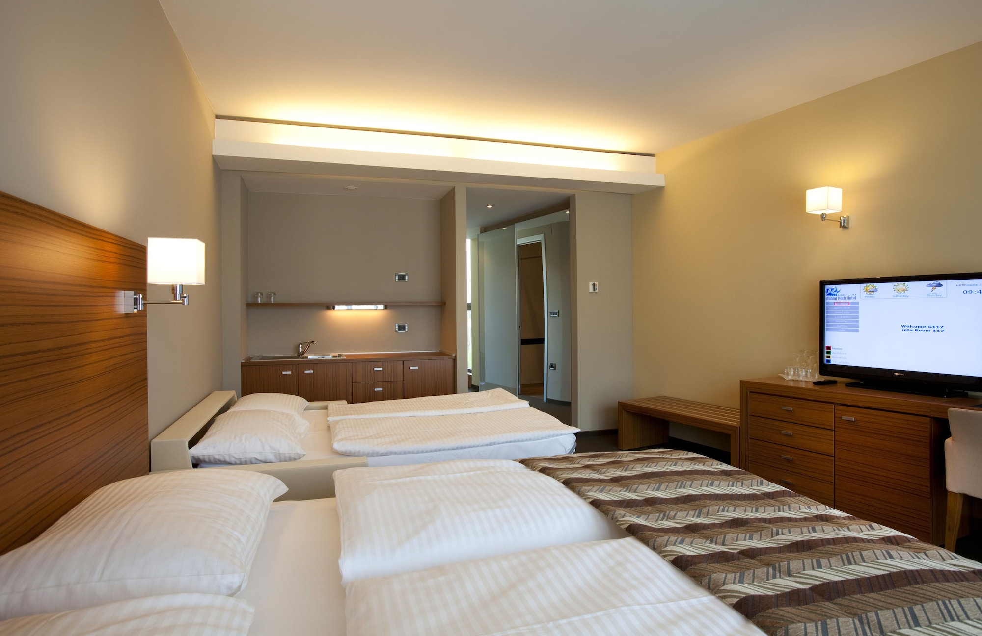Family, Queen Bed, Sofa