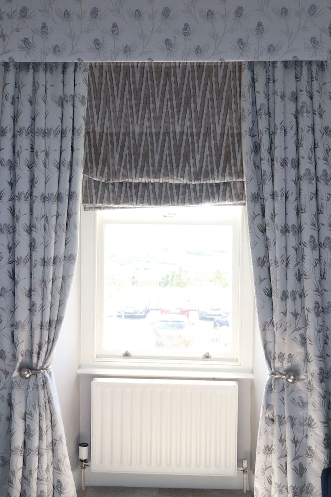 Causeway Hotel 32/68